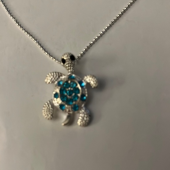 Sparkling turtle necklace! - Picture 1 of 3